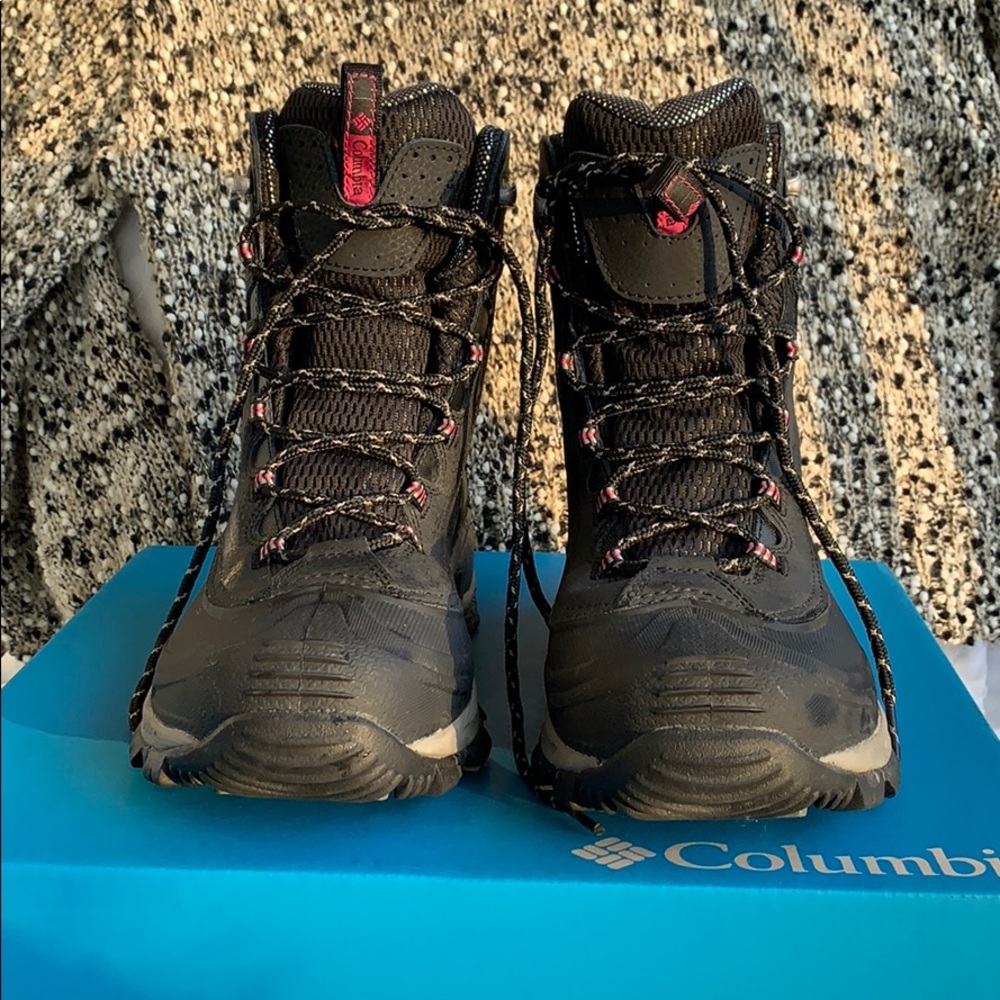 Omni-heat snow boots